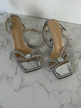 Load image into Gallery viewer, Authentic Brand new 37.5 Mach and Mach bow sandals