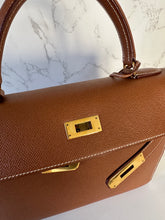 Load image into Gallery viewer, Authentic preowned Hermes Kelly 28 gold courchevel/epsom
